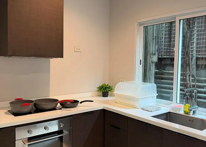 Entire 3bedroom Townhome, Shared Swimming Pool In Sukhumvit, 2901 度假居 *