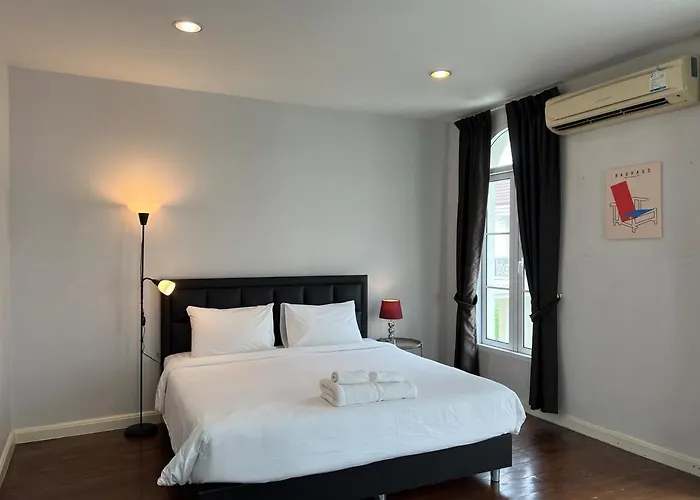 Entire 3bedroom Townhome, Shared Swimming Pool In Sukhumvit, 2901 曼谷